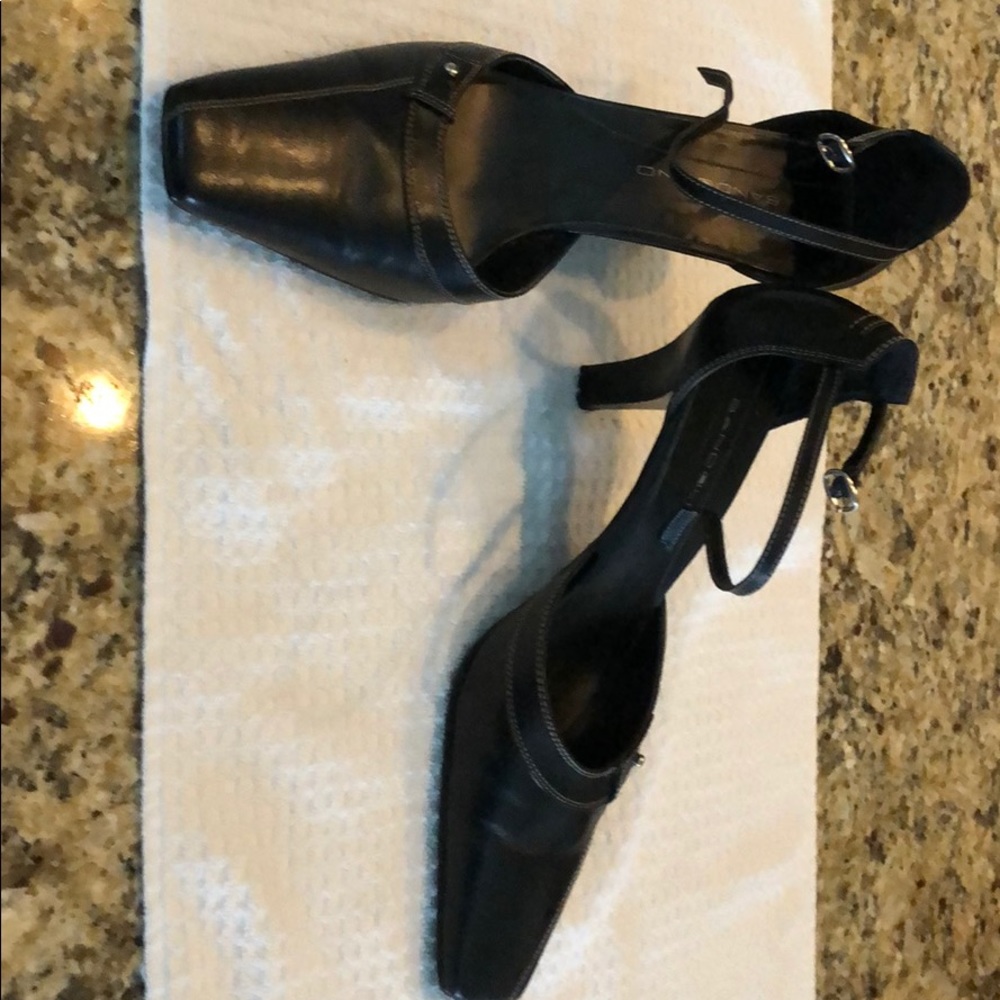 Black Pumps